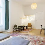 Charming Room In Shared Apartment In Berlin-Kreuzberg